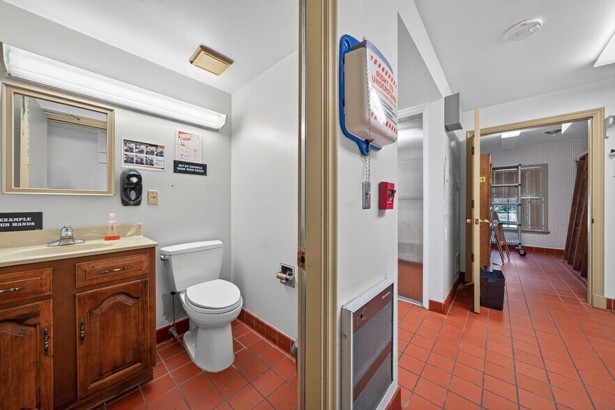More Photos Of 1461 Highway EE, Winfield Specialty For Sale