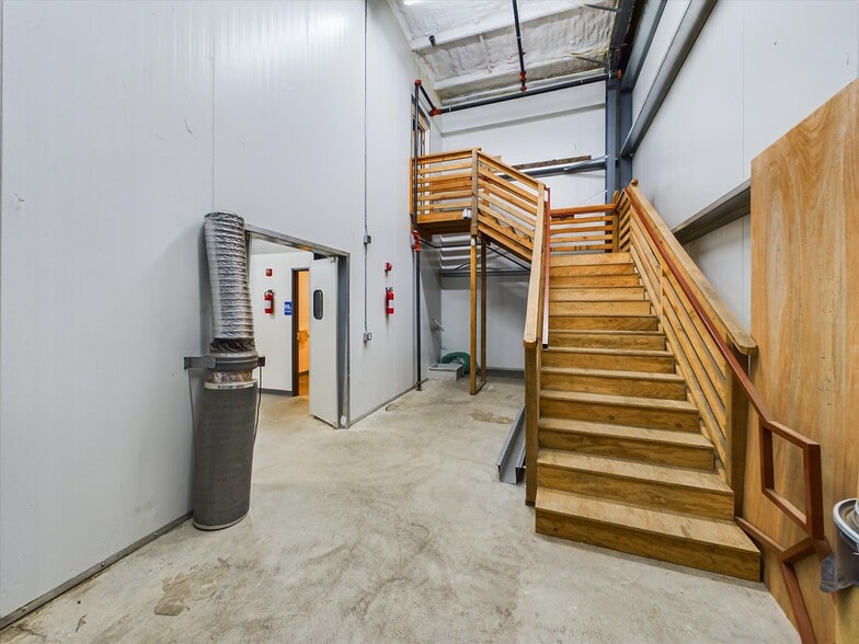 More Photos Of 39057 State Highway 299, Willow Creek Warehouse For Sale