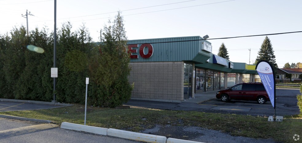 More Photos Of 10 Boul Georges-Gagné S, Boucherville General Retail For Lease