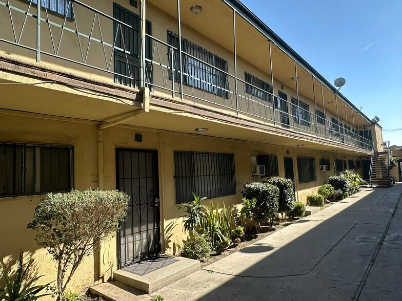 More Photos Of 5030 Santa Ana, Cudahy Apartments For Sale