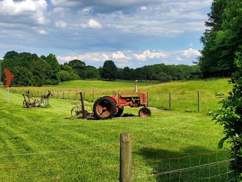 More Photos Of 999 Settles Rd, Suwanee Land For Lease