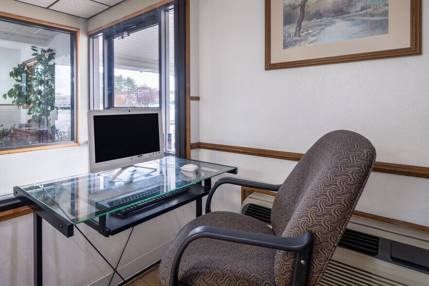 More Photos Of 200 S Pine Ridge Ave, Merrill Hotel For Sale