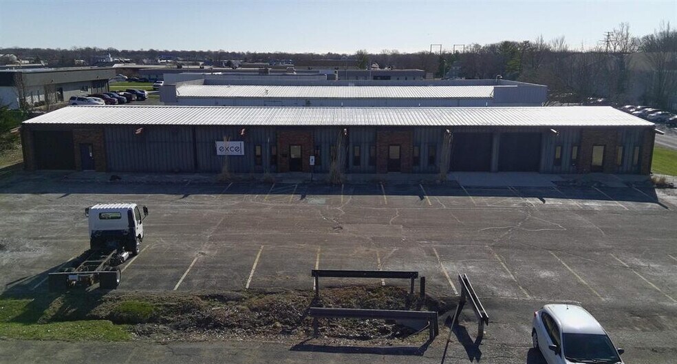 More Photos Of 1703 Candletree Dr, Peoria Warehouse For Lease