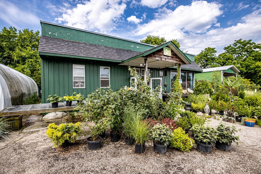 More Photos Of 5587 Harrison Ave, Cincinnati Garden Center For Sale