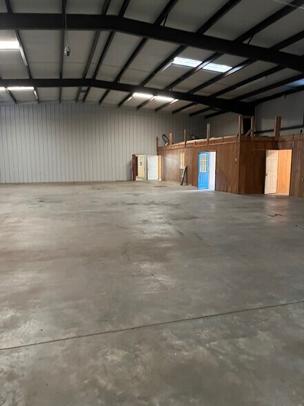 More Photos Of 30 Bridge Ct, Sumter Flex For Lease