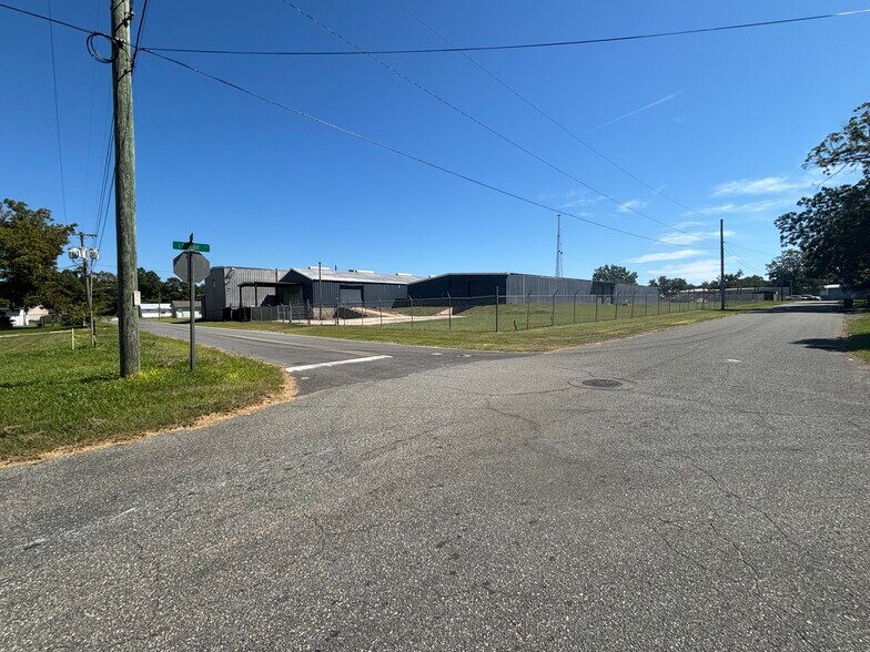 More Photos Of 1811 Florida Ave, Quincy Warehouse For Lease