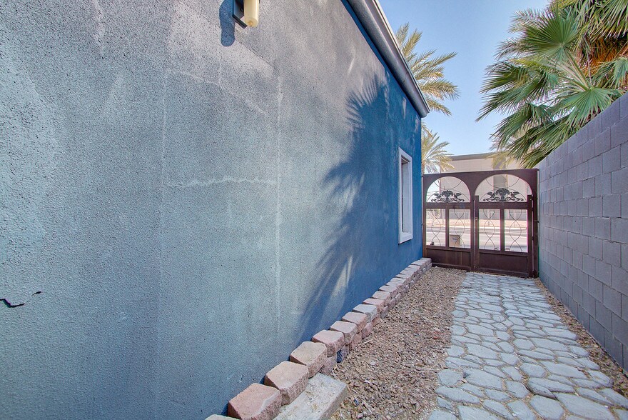 More Photos Of 800 S Casino Center Blvd, Las Vegas Loft Creative Space For Sale