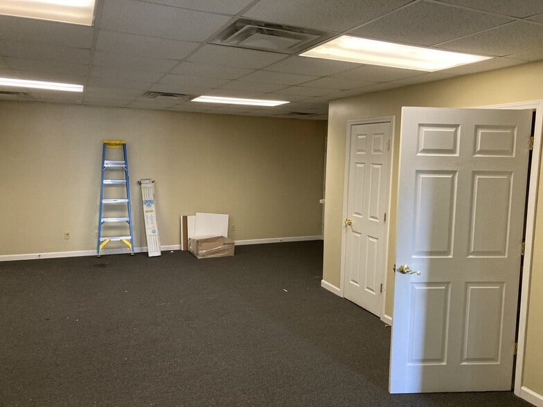 More Photos Of 2855 Summer Oaks Dr, Bartlett Healthcare For Sale