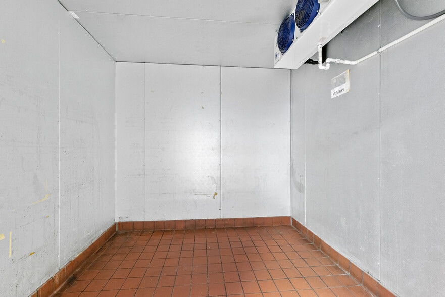 More Photos Of 1028 E Juneau Ave, Milwaukee Hotel For Lease