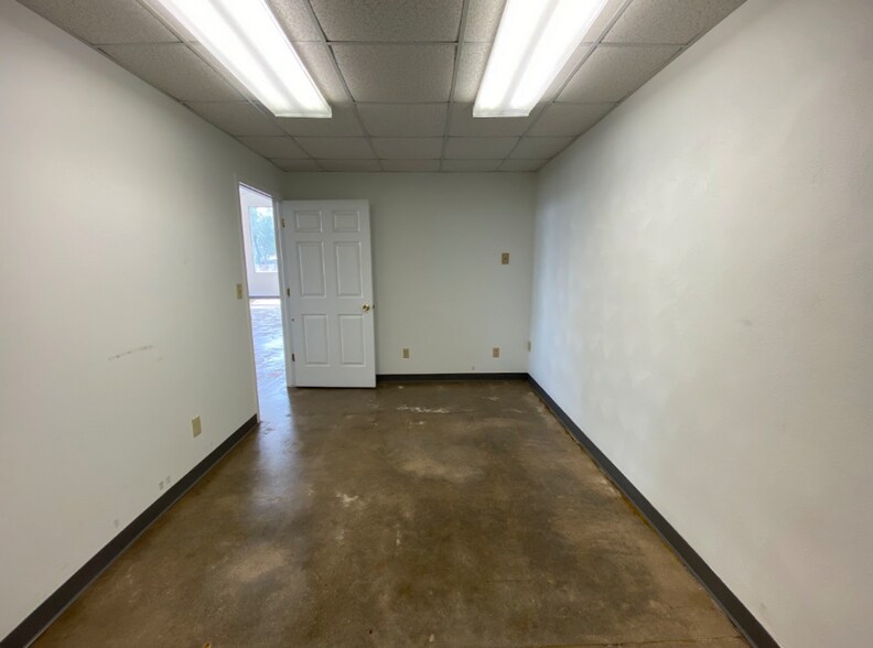 More Photos Of 780 S Chicago St, Geneseo General Retail For Lease