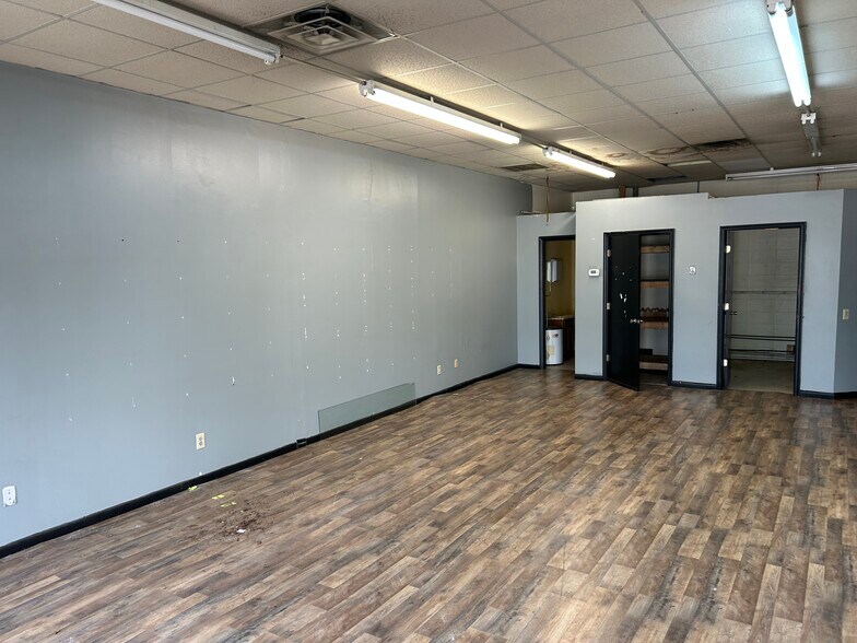 More Photos Of 10009-10011 Maccorkle Ave, Charleston Freestanding For Lease