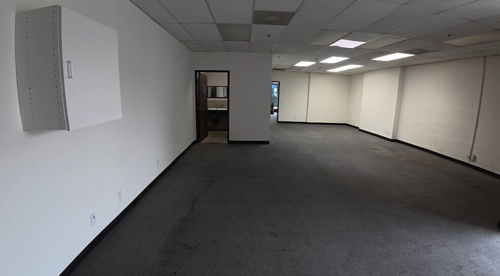 More Photos Of 4411 DuPont Ct, Ventura Warehouse For Lease