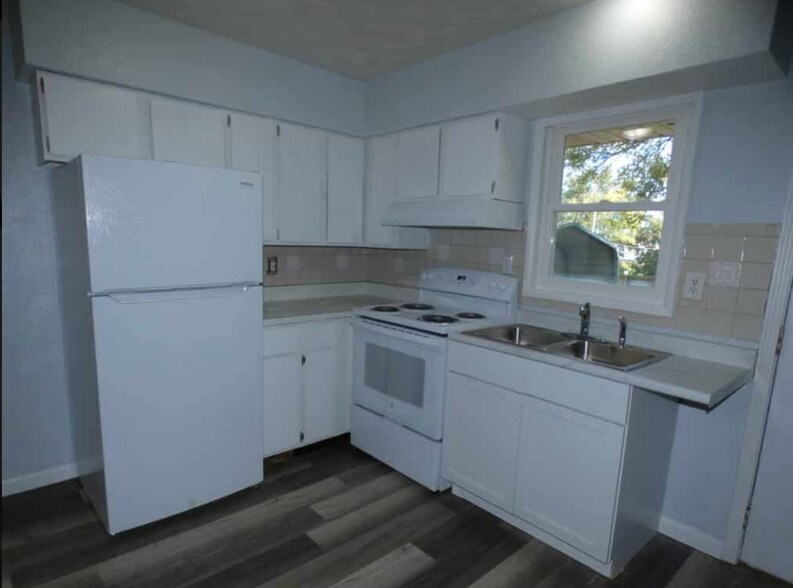 More Photos Of 105 S Washington St, Sparta Apartments For Sale