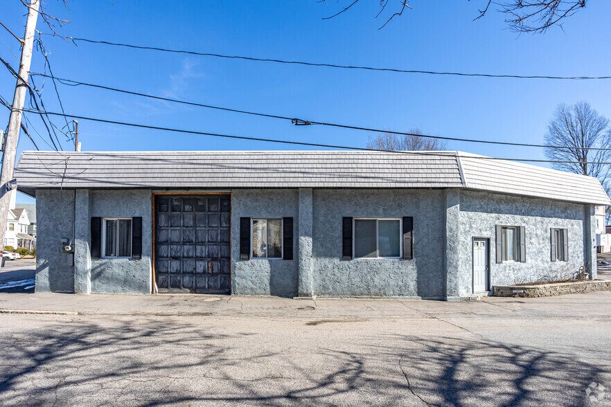 More Photos Of 15 Crawford St, Watertown Service For Lease