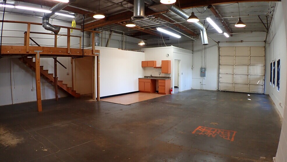 More Photos Of 815-825 Western Ave, Glendale Warehouse For Lease