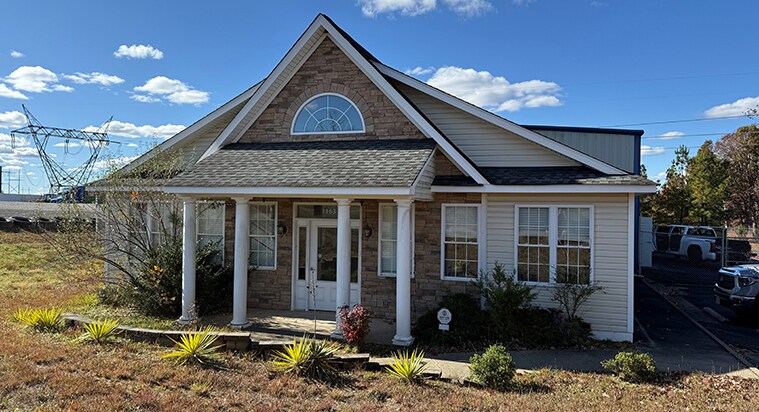 More Photos Of 1163 Tricounty Dr, Oilville Showroom For Lease