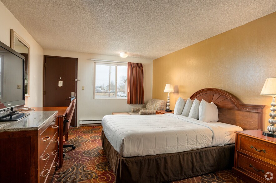 More Photos Of 408 Yakima Valley Hwy, Sunnyside Hotel For Sale