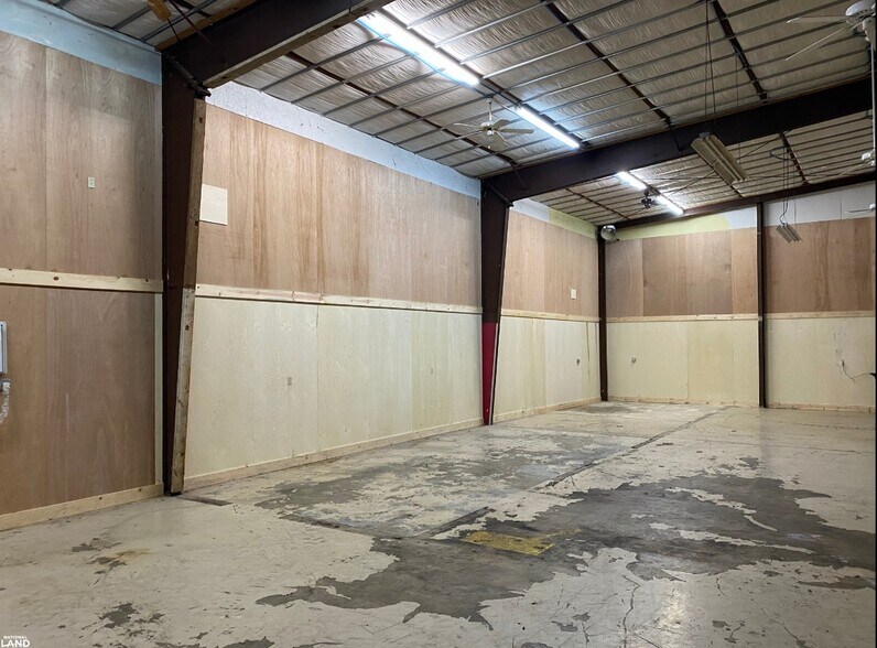 More Photos Of 1701 S Timber St, Stuttgart Office Residential For Sale