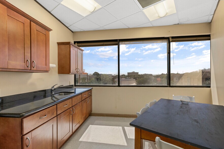 More Photos Of 7700 Main St, Houston Medical For Lease