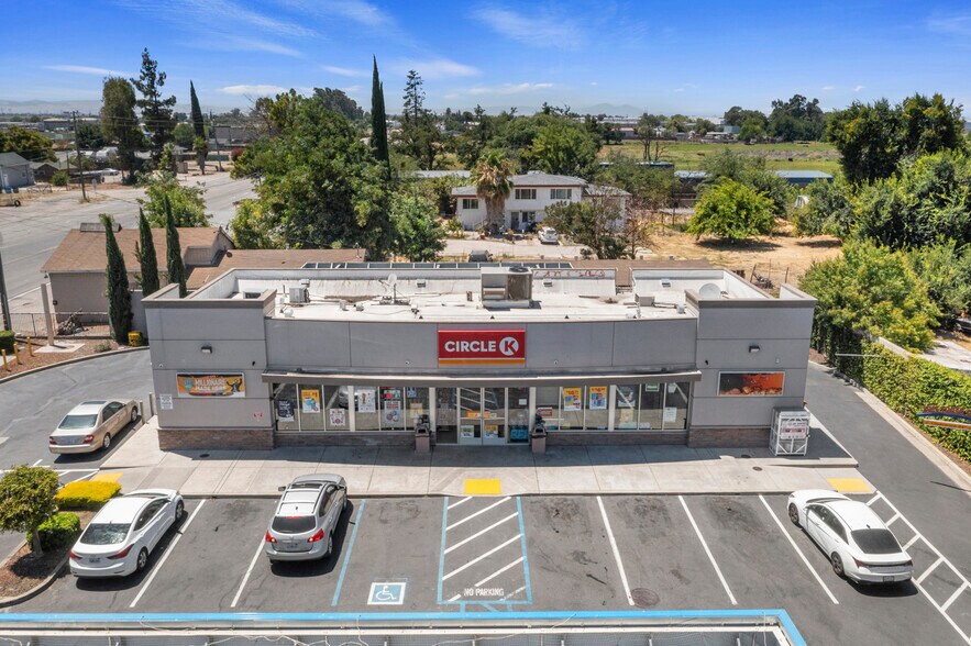 More Photos Of 2115 W Yosemite Ave, Manteca General Retail For Sale