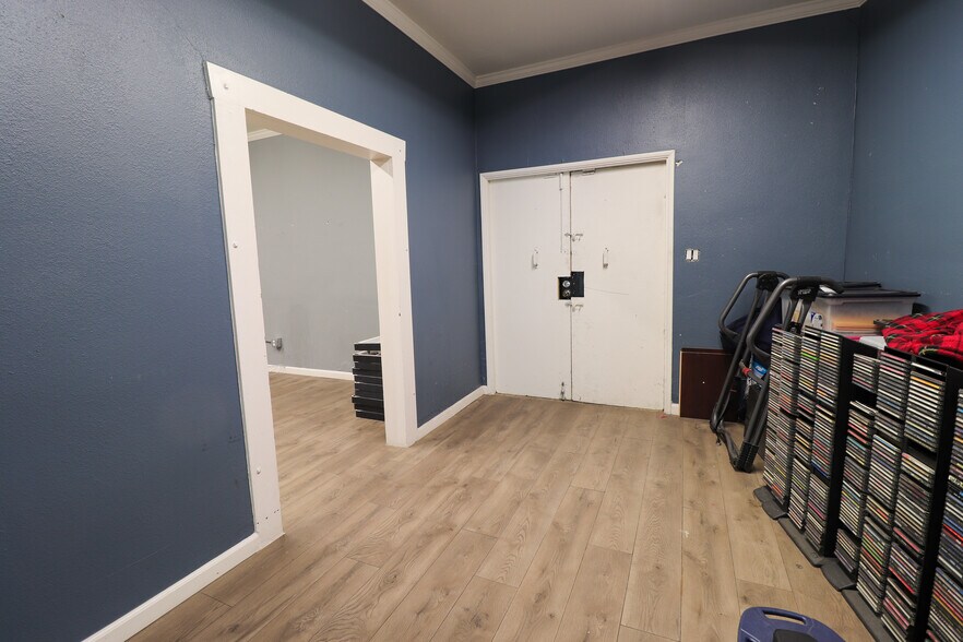 More Photos Of 3127 W Beverly Blvd, Montebello Storefront Retail Office For Sale