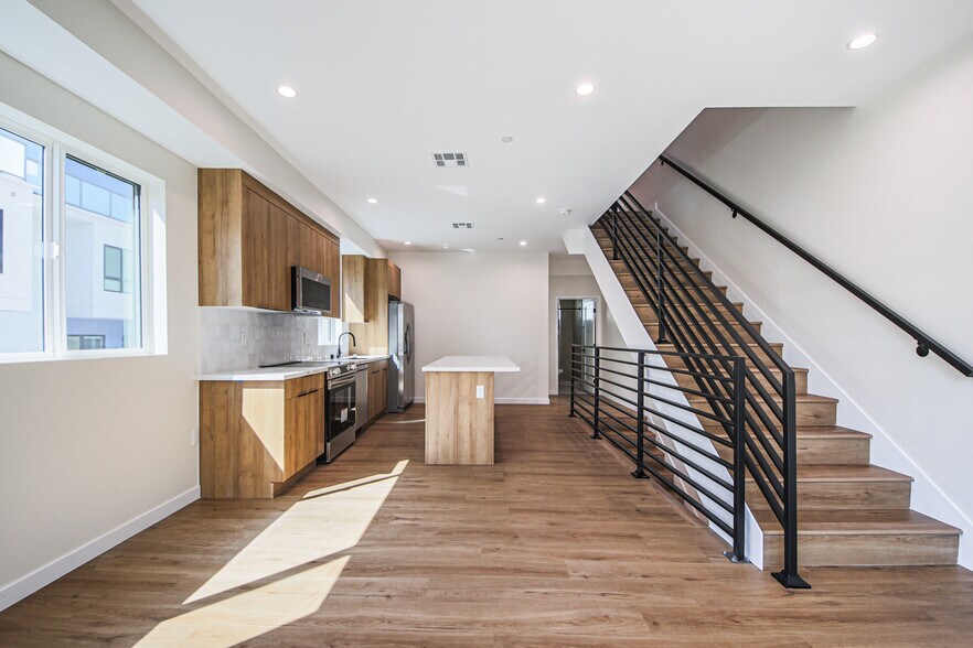 More Photos Of 2129 Aaron St, Los Angeles Apartments For Sale