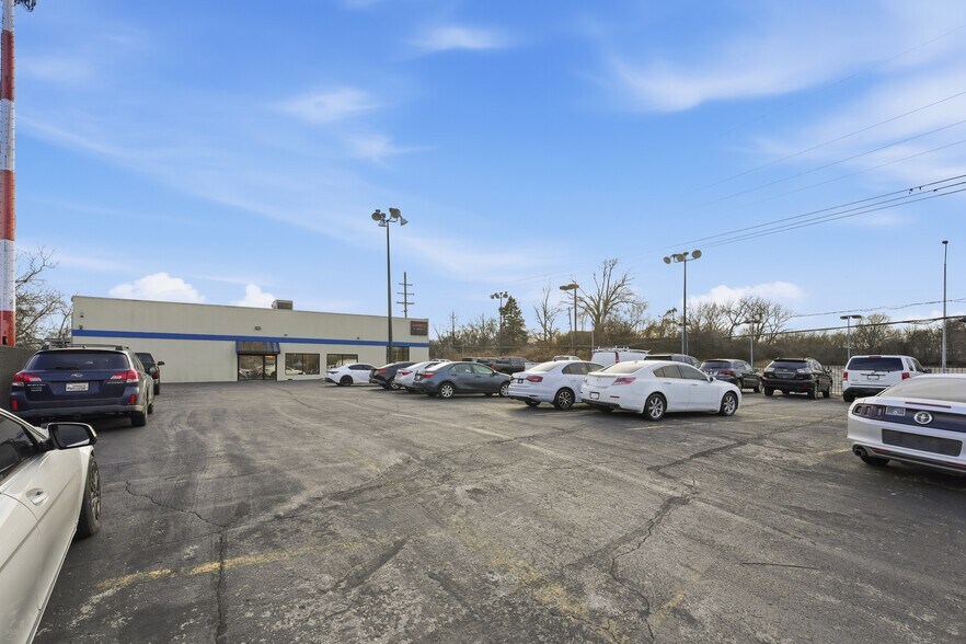 More Photos Of 3925 N Oak, Kansas City Auto Dealership For Sale