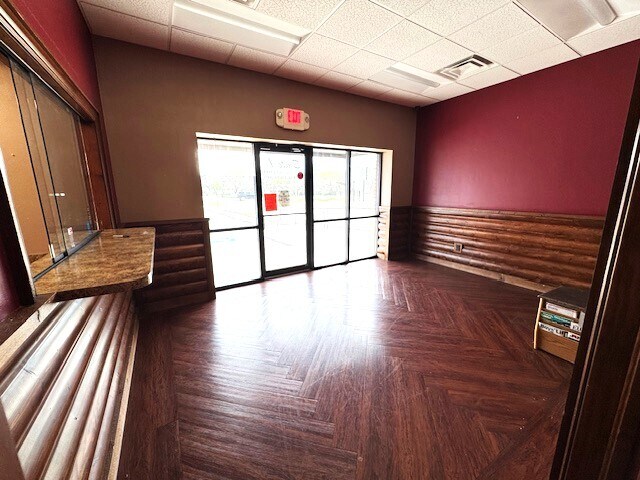 More Photos Of 1904 W Broadway Ave, Sulphur General Retail For Lease