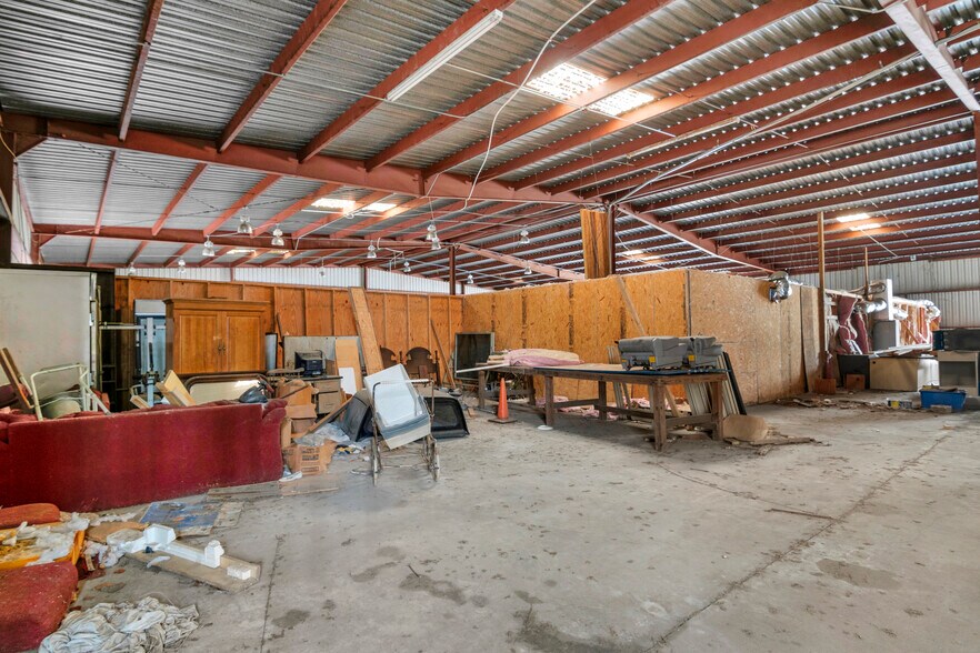 More Photos Of 2023 Memorial Dr, Waycross General Retail For Sale