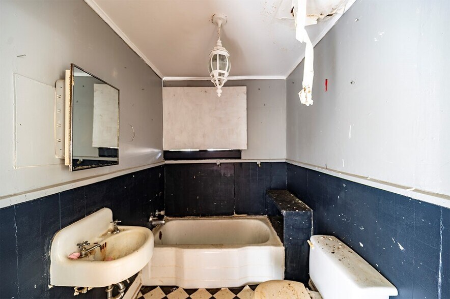 More Photos Of 1080 Johnson St SE, Dawson Specialty For Sale