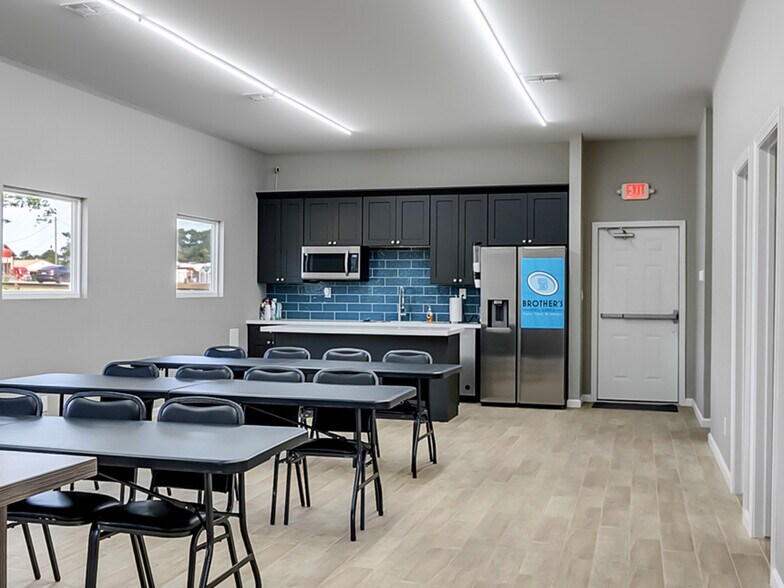 More Photos Of 11395 FM 2432 Rd, Willis Light Manufacturing For Sale