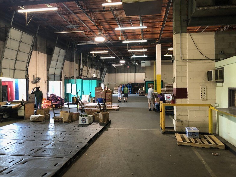 More Photos Of 3809-3811 Castlewood Rd, Richmond Warehouse For Lease