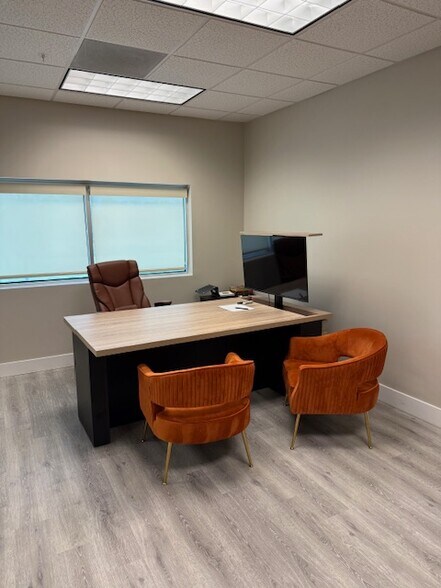More Photos Of 6557 Hazeltine National Dr, Orlando Distribution For Lease