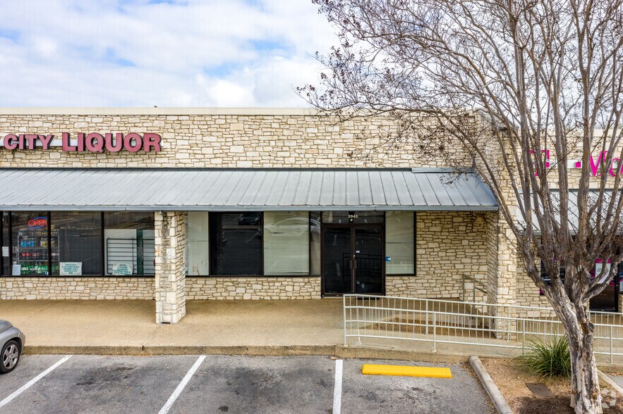 More Photos Of 2929-2951 Thousand Oaks Dr, San Antonio Storefront For Lease