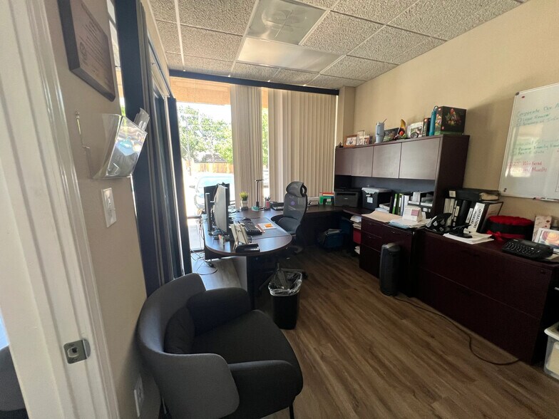 More Photos Of 101 W Glade Rd, Euless Unknown For Lease