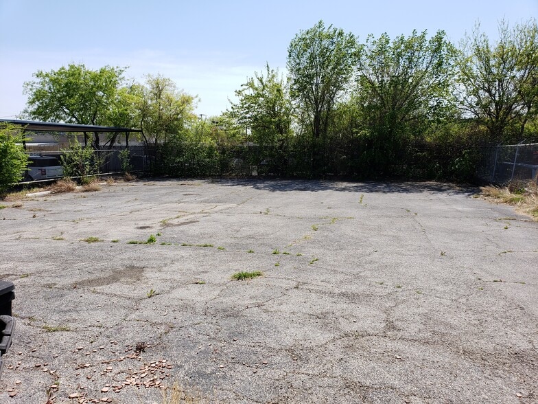 More Photos Of 3317 Inwood Rd, Dallas Auto Repair For Lease