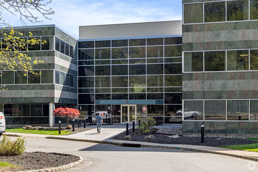 More Photos Of 2740 State Route 10 W, Parsippany Office For Lease