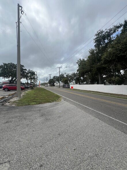 More Photos Of 111-123 N Kings Ave, Brandon Storefront Retail Office For Lease