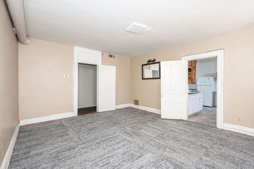 More Photos Of 6017-6019 Vine St, Cincinnati General Retail For Sale