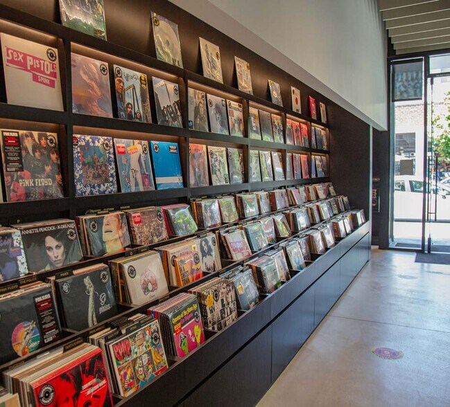 More Photos Of 925 N La Brea Ave, Los Angeles Loft Creative Space For Lease