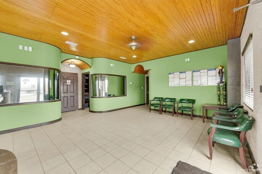 More Photos Of 5004 N La Homa Rd, Mission Flex For Sale