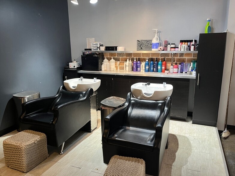 More Photos Of 5753 Old Shell Rd, Mobile General Retail For Lease