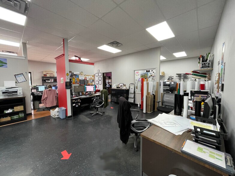 More Photos Of 1600 E Mulberry St, Fort Collins Showroom For Lease