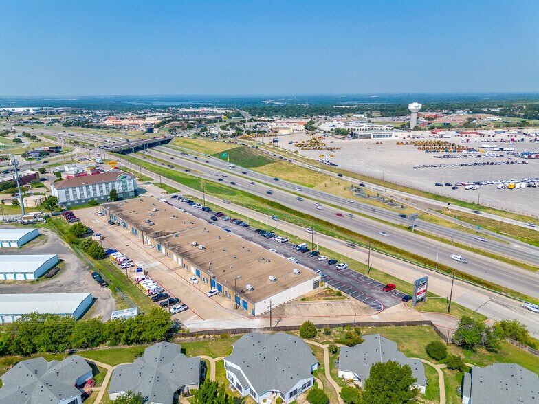 More Photos Of 3501-3539 NW Loop 820, Fort Worth Showroom For Lease