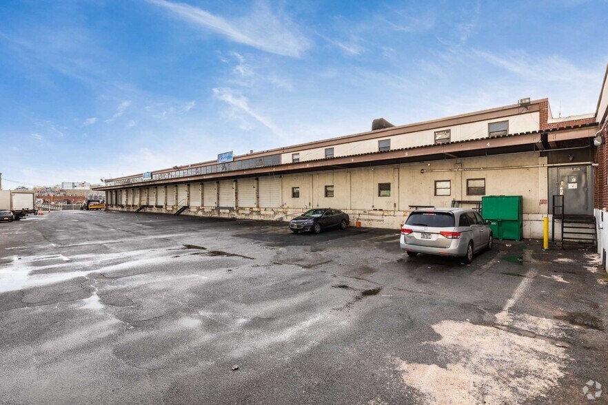 More Photos Of 460 Kingsland Ave, Brooklyn Truck Terminal For Lease
