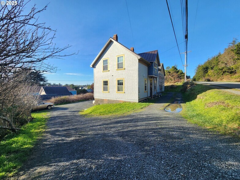 More Photos Of 935 Jackson St, Port Orford Apartments For Sale