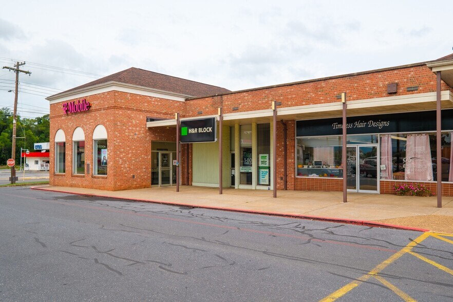 More Photos Of 12 Luray Shopping Ctr, Luray General Retail For Lease