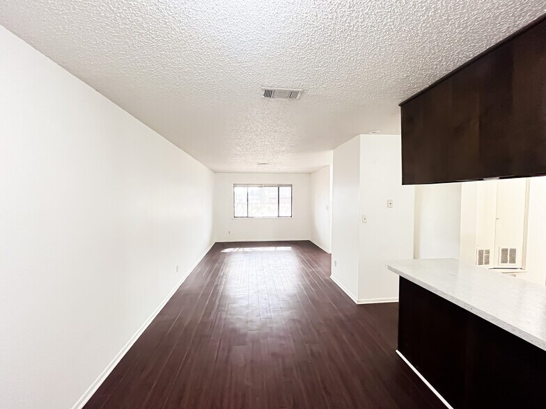 More Photos Of 800 Pine St, Hearne Apartments For Sale
