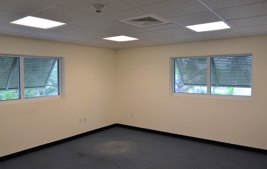 More Photos Of 800 W Indiantown Rd, Jupiter Storefront Retail Office For Sale