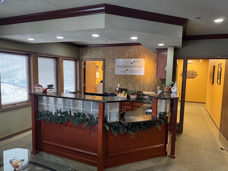 More Photos Of 1401 Regency Dr E, Savoy Office For Sale